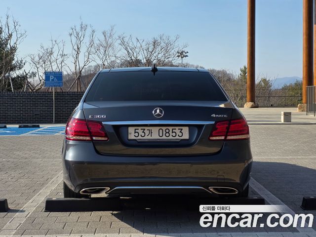 Mercedes-Benz E-Class E300 4MATIC Avantgarde