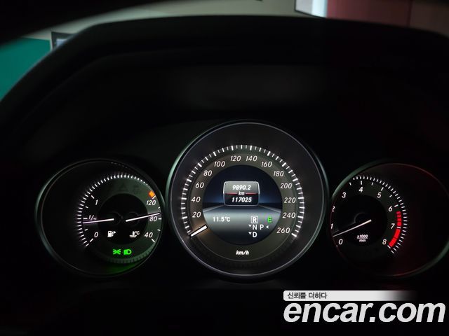 Mercedes-Benz E-Class E300 4MATIC Avantgarde