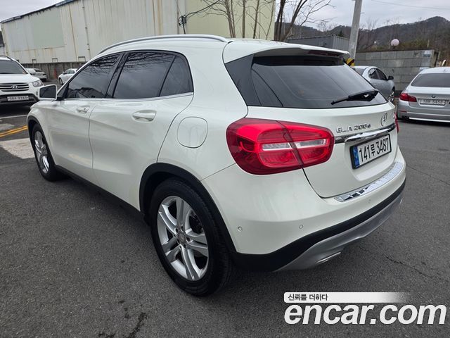 Mercedes-Benz GLA-Class GLA200 d 4MATIC