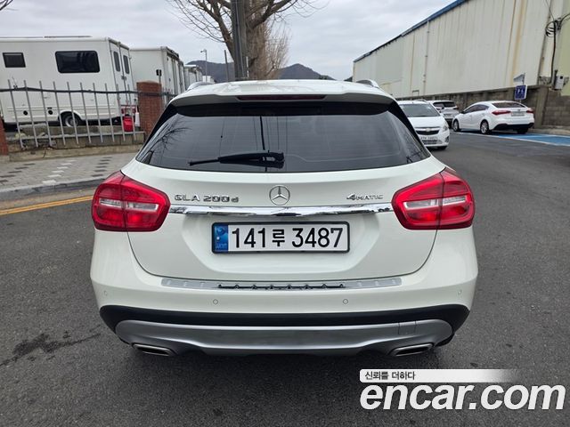 Mercedes-Benz GLA-Class GLA200 d 4MATIC