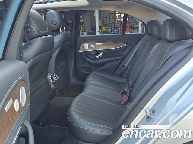 Mercedes-Benz E-Class E300 4MATIC Exclusive