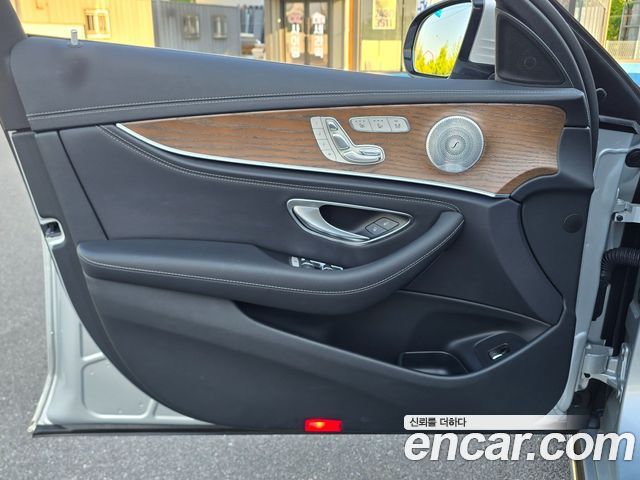 Mercedes-Benz E-Class E300 4MATIC Exclusive