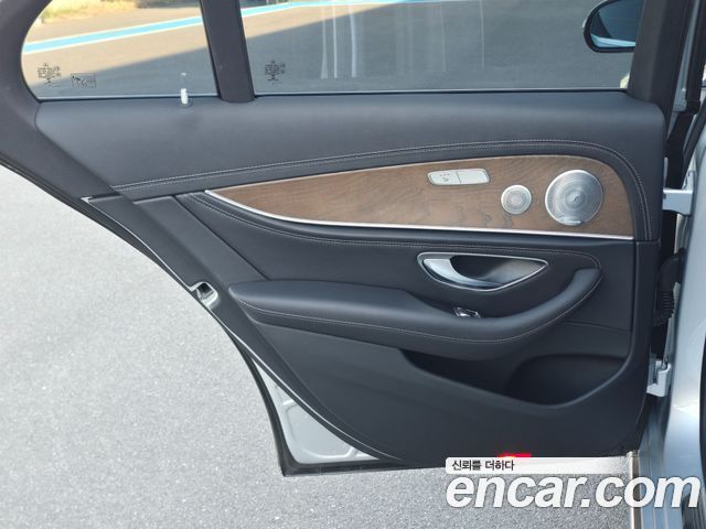 Mercedes-Benz E-Class E300 4MATIC Exclusive