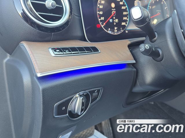 Mercedes-Benz E-Class E300 4MATIC Exclusive