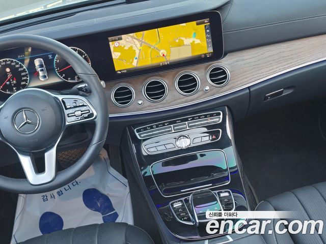 Mercedes-Benz E-Class E300 4MATIC Exclusive