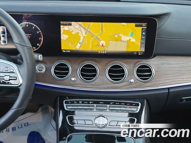 Mercedes-Benz E-Class E300 4MATIC Exclusive