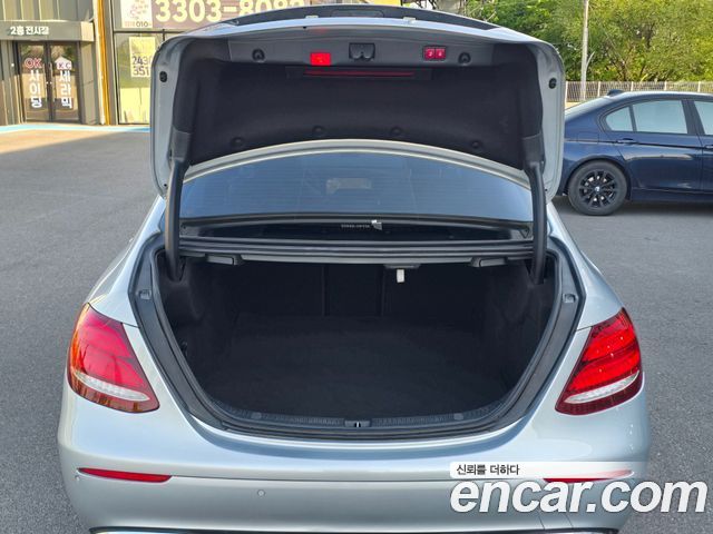 Mercedes-Benz E-Class E300 4MATIC Exclusive