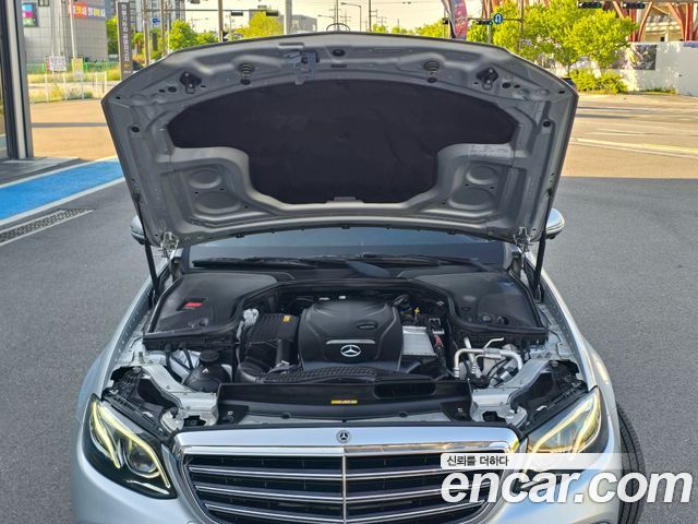 Mercedes-Benz E-Class E300 4MATIC Exclusive