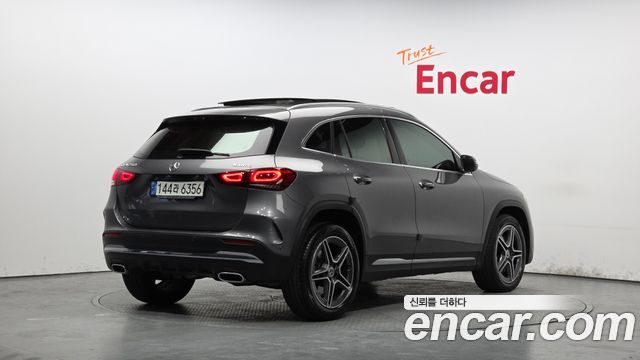 Mercedes-Benz GLA-Class GLA250 4MATIC