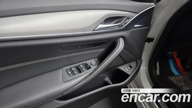 BMW 5-Series 520d xDrive M Sport Package