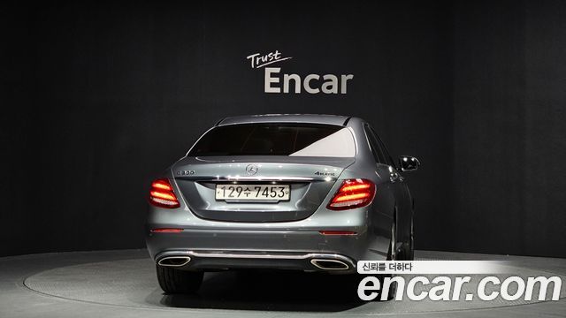 Mercedes-Benz E-Class E300 4MATIC Avnatgarde