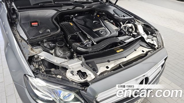 Mercedes-Benz E-Class E300 4MATIC Avnatgarde