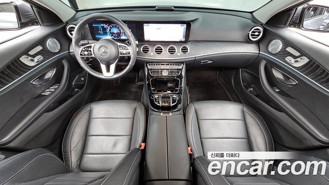 Mercedes-Benz E-Class E300 4MATIC Avnatgarde