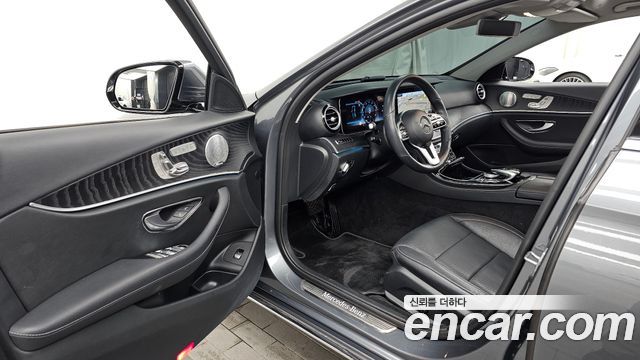 Mercedes-Benz E-Class E300 4MATIC Avnatgarde