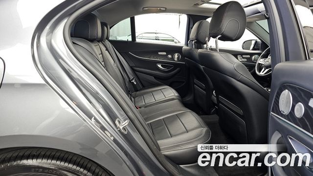 Mercedes-Benz E-Class E300 4MATIC Avnatgarde