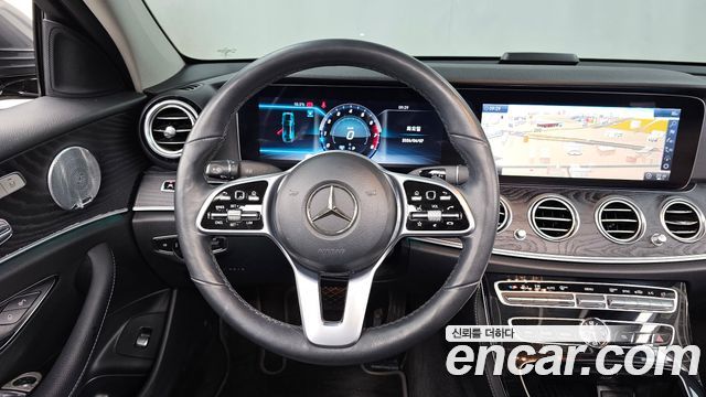Mercedes-Benz E-Class E300 4MATIC Avnatgarde