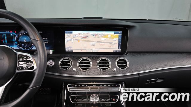 Mercedes-Benz E-Class E300 4MATIC Avnatgarde