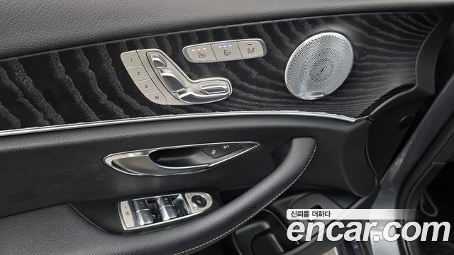 Mercedes-Benz E-Class E300 4MATIC Avnatgarde