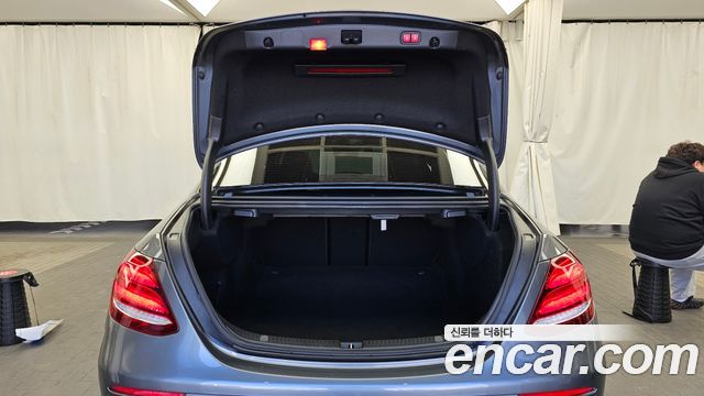 Mercedes-Benz E-Class E300 4MATIC Avnatgarde