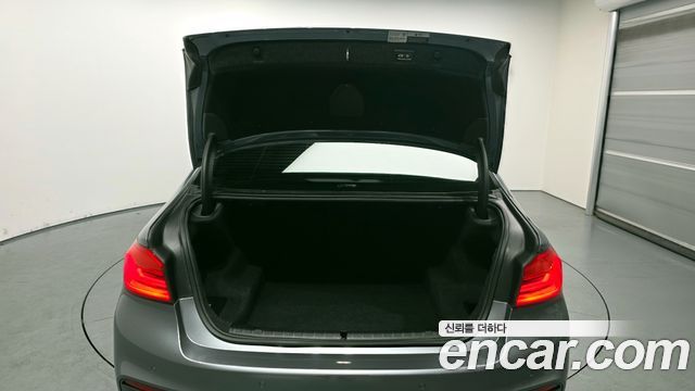 BMW 5-Series 530i M Sport Package Plus