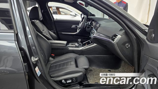 BMW 3-Series 330e M Sport