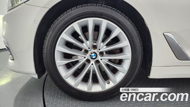 BMW 5-Series 520d xDrive Luxury Plus