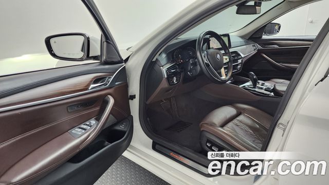 BMW 5-Series 520d xDrive Luxury Plus