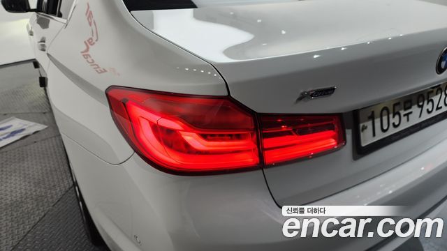 BMW 5-Series 520d xDrive Luxury Plus