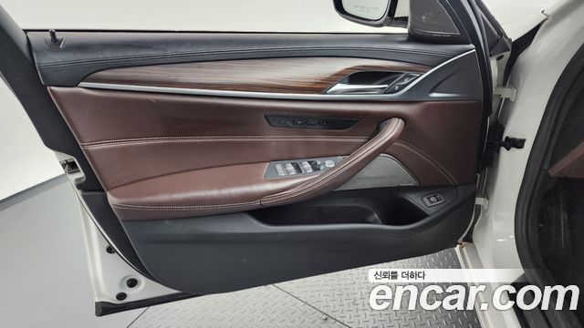 BMW 5-Series 520d xDrive Luxury Plus