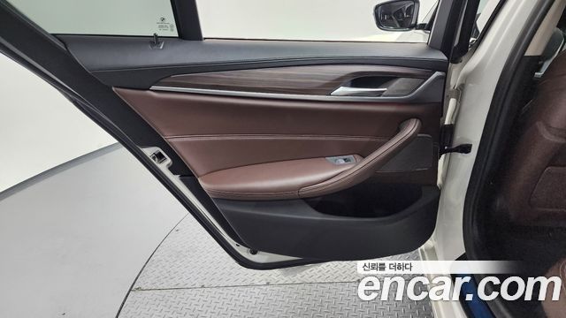 BMW 5-Series 520d xDrive Luxury Plus