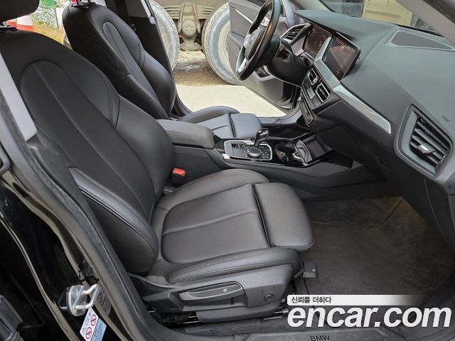 BMW 2-Series 220i Advantage