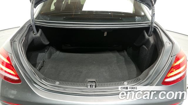 Mercedes-Benz E-Class E220d Avantgarde