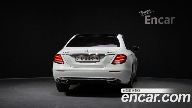 Mercedes-Benz E-Class E300 4MATIC Avnatgarde