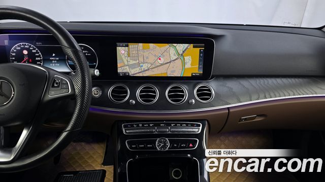 Mercedes-Benz E-Class E300 4MATIC Avnatgarde