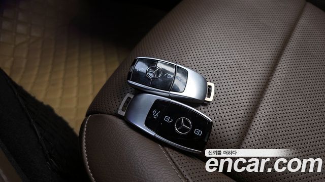 Mercedes-Benz E-Class E300 4MATIC Avnatgarde