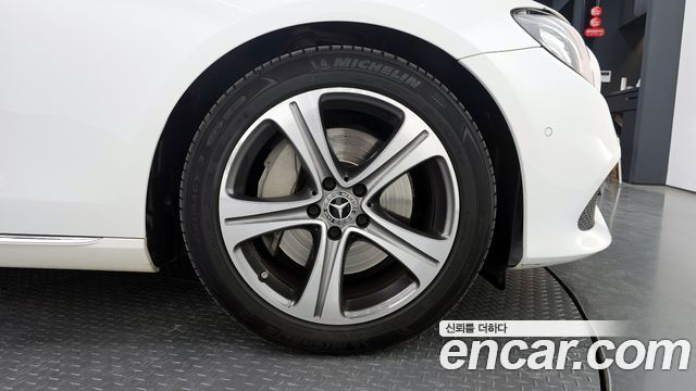 Mercedes-Benz E-Class E300 Avantgarde