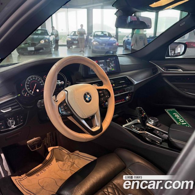 BMW 5-Series 530i M Sport Package Plus
