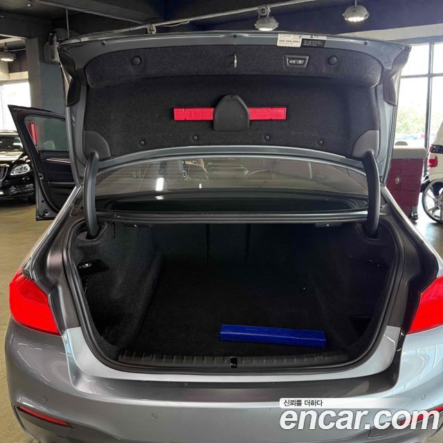 BMW 5-Series 530i M Sport Package Plus