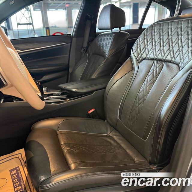 BMW 5-Series 530i M Sport Package Plus