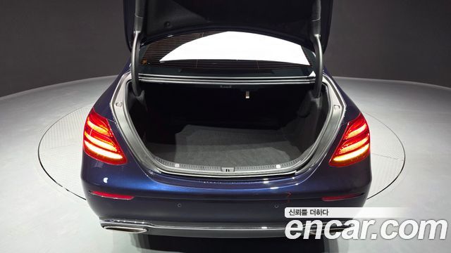 Mercedes-Benz E-Class E200 Avantgarde