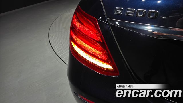 Mercedes-Benz E-Class E200 Avantgarde