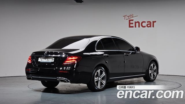 Mercedes-Benz E-Class E300 4MATIC Avnatgarde