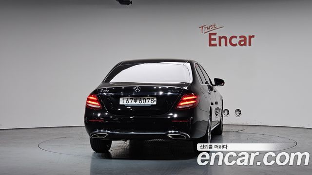 Mercedes-Benz E-Class E300 4MATIC Avnatgarde
