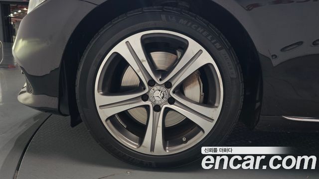Mercedes-Benz E-Class E300 4MATIC Avnatgarde