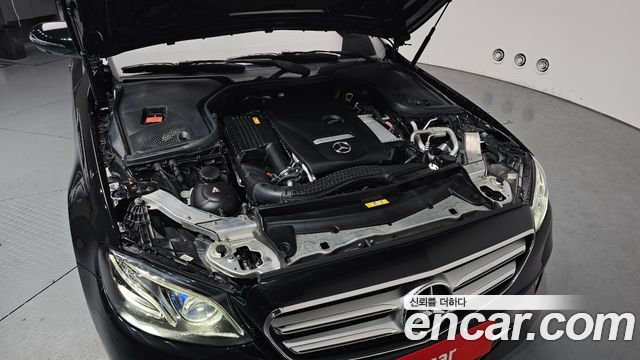Mercedes-Benz E-Class E300 4MATIC Avnatgarde