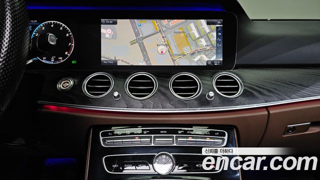 Mercedes-Benz E-Class E300 4MATIC Avnatgarde