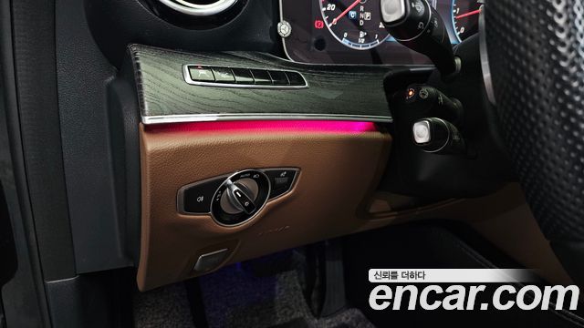 Mercedes-Benz E-Class E300 4MATIC Avnatgarde