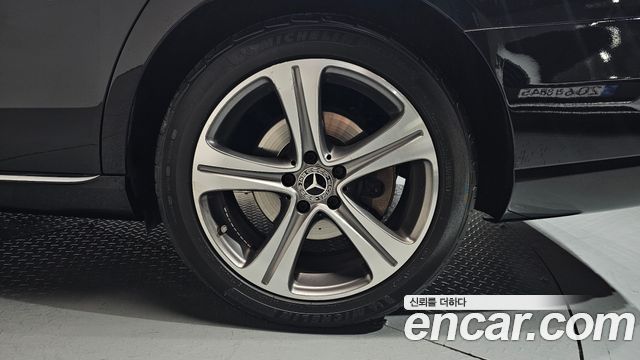 Mercedes-Benz E-Class E300 4MATIC Avnatgarde