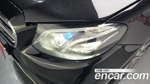 Mercedes-Benz E-Class E300 4MATIC Avnatgarde