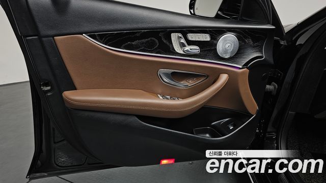 Mercedes-Benz E-Class E300 4MATIC Avnatgarde